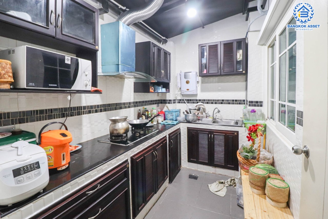 *****ทาวน์เฮ้าส์มือสองย่านนนทบุรี ม.โกลเด้นซิตี้ ปิ่นเกล้า-จรัญสนิทวงศ์ บนเนื้อที่ 21.2 ตร.ว. ฟังก์ชัน 4 ห้องนอน 3 ห้องน้ำ 2 ที่จอดรถ ทำเลดีเชื่อมต่อถนน บางกรวย-ไทรน้อย, ราชพฤกษ์, นครอินทร์ ราคาถูก สิ่งอำนวยความสะดวกครบ ใกล้รถไฟฟ้าสายสีแดงอ่อน "สถานีบางบำหรุ"